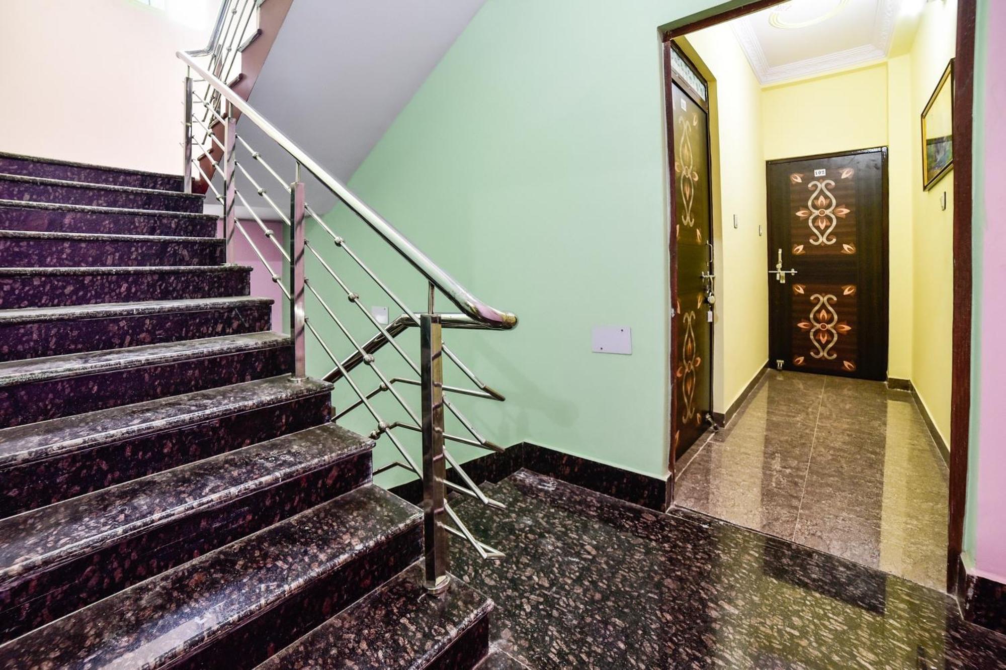 Spot On Devlok Guest House باتنا المظهر الخارجي الصورة