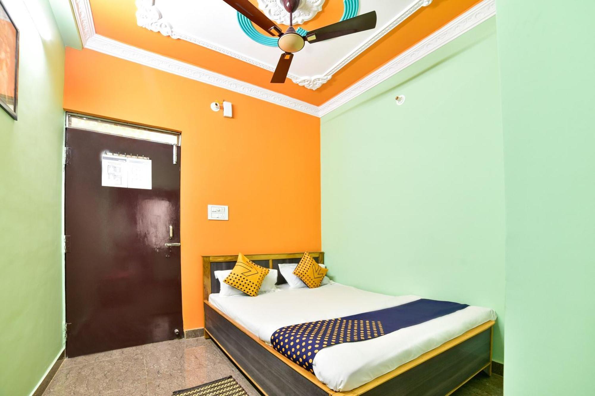 Spot On Devlok Guest House باتنا المظهر الخارجي الصورة