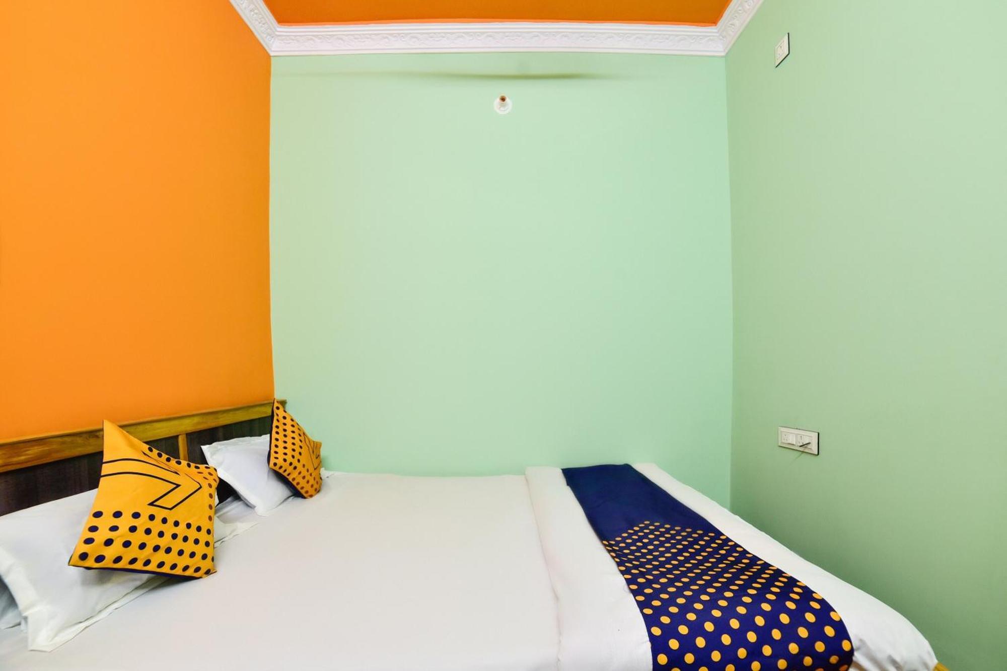 Spot On Devlok Guest House باتنا المظهر الخارجي الصورة